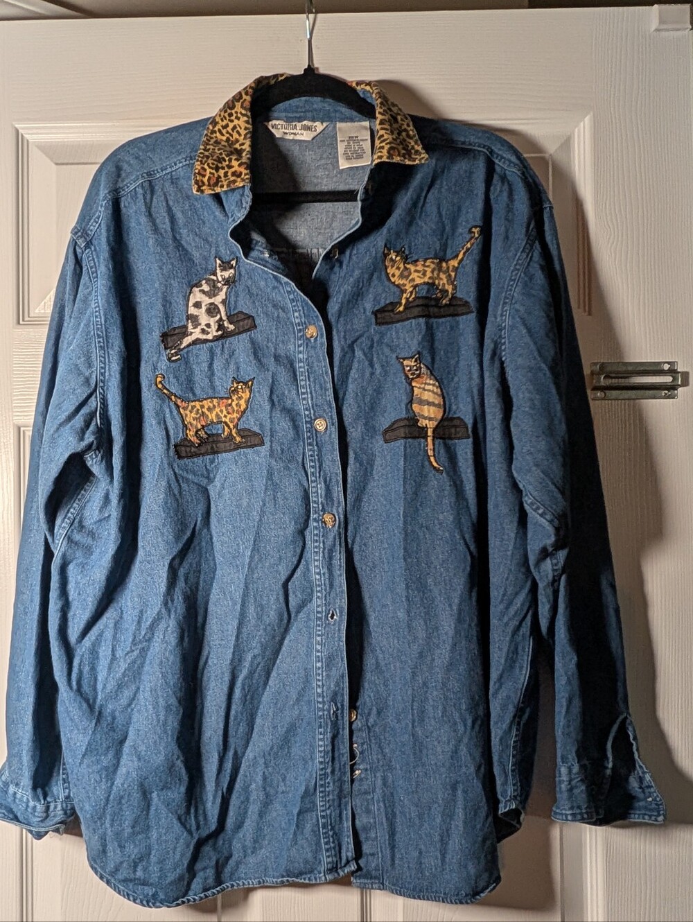 Victoria Jones Woman 20W Denim Shirt Embroidered Cats Leopard Collar Cottagecore